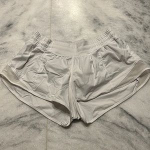Lululemon Hotty Hot Low-Rise Lined Short 2.5”